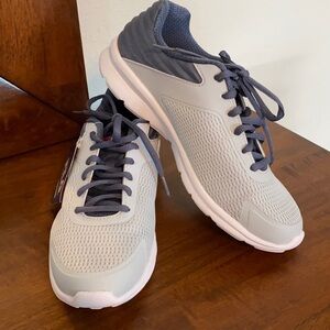 Woman’s Fila Coolmax Memory Foam size 8 Sneakers